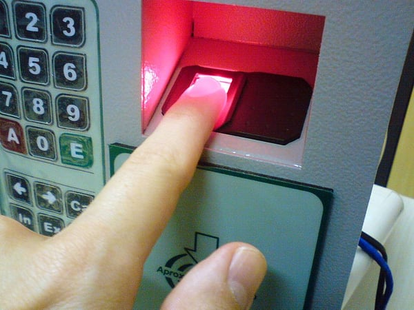 Fingerprint_scanner_identification